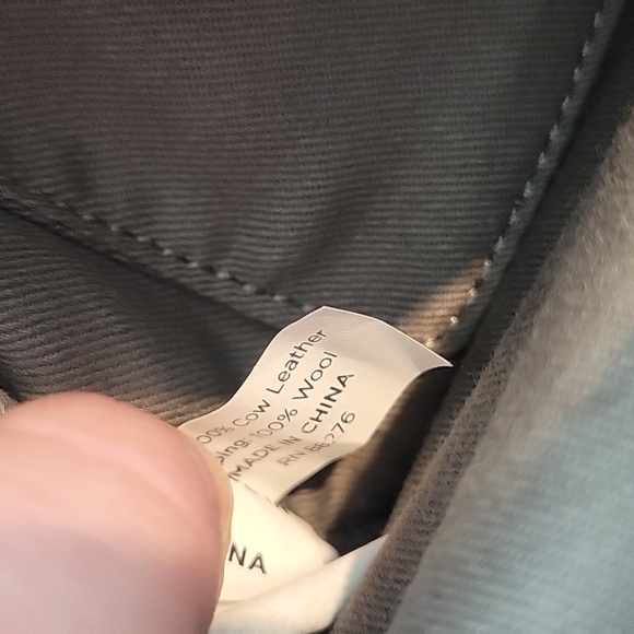 Ugg Australia Women's Quinn Box Zip Crossbody Handbag - Picture 8 of 8